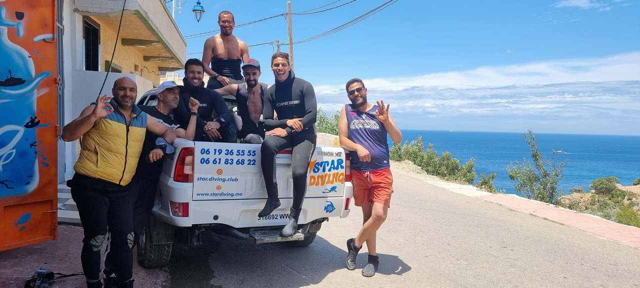 L'équipe Star Diving prête à partir en plongée à Belyounech